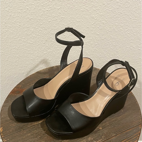 Old black DSW Peep-Toe Ankle Strap Wedge Heels Black Heels - Picture 7 of 9